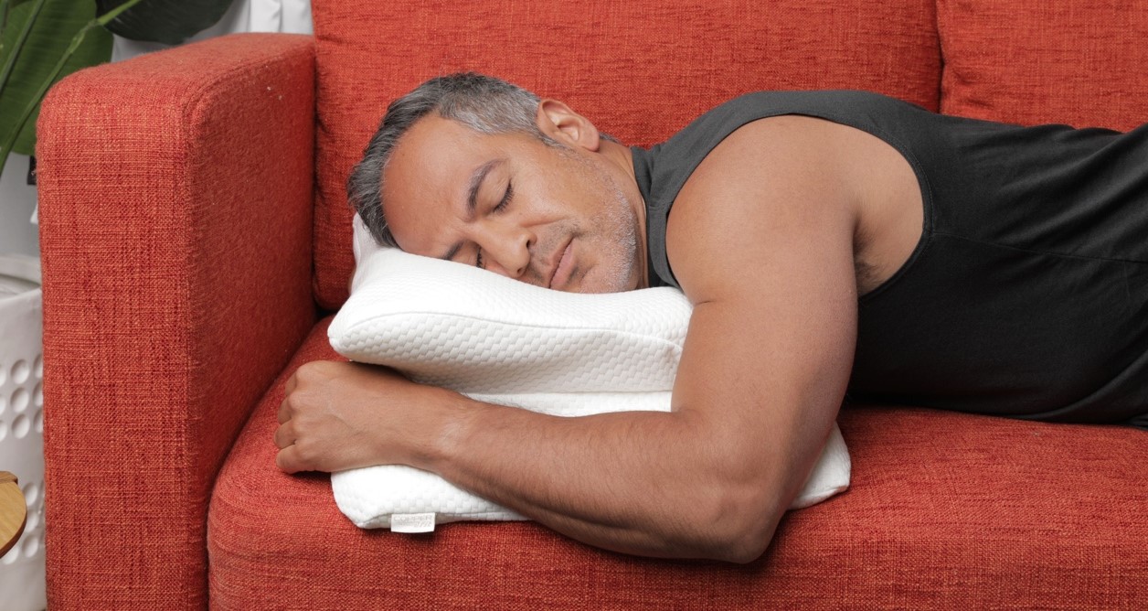 Man sleeping on couch with Angel SLEEPER by Copper Fit®