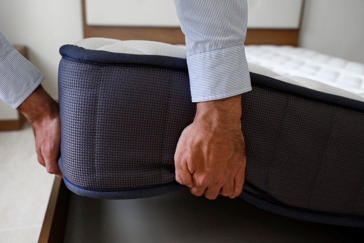 Lifting up the corner of the mattress